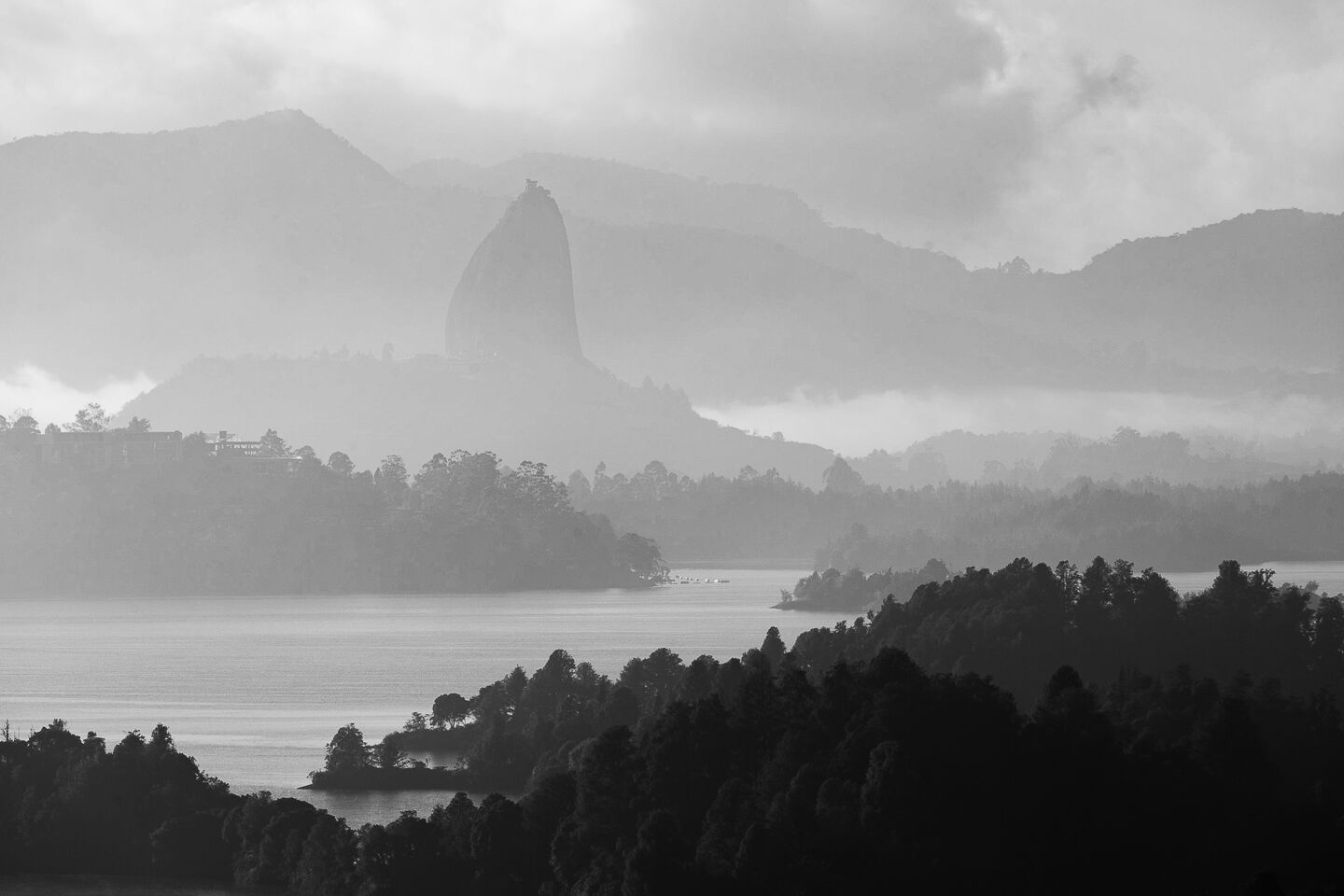 Caminante de Montes - guatape-5.jpg